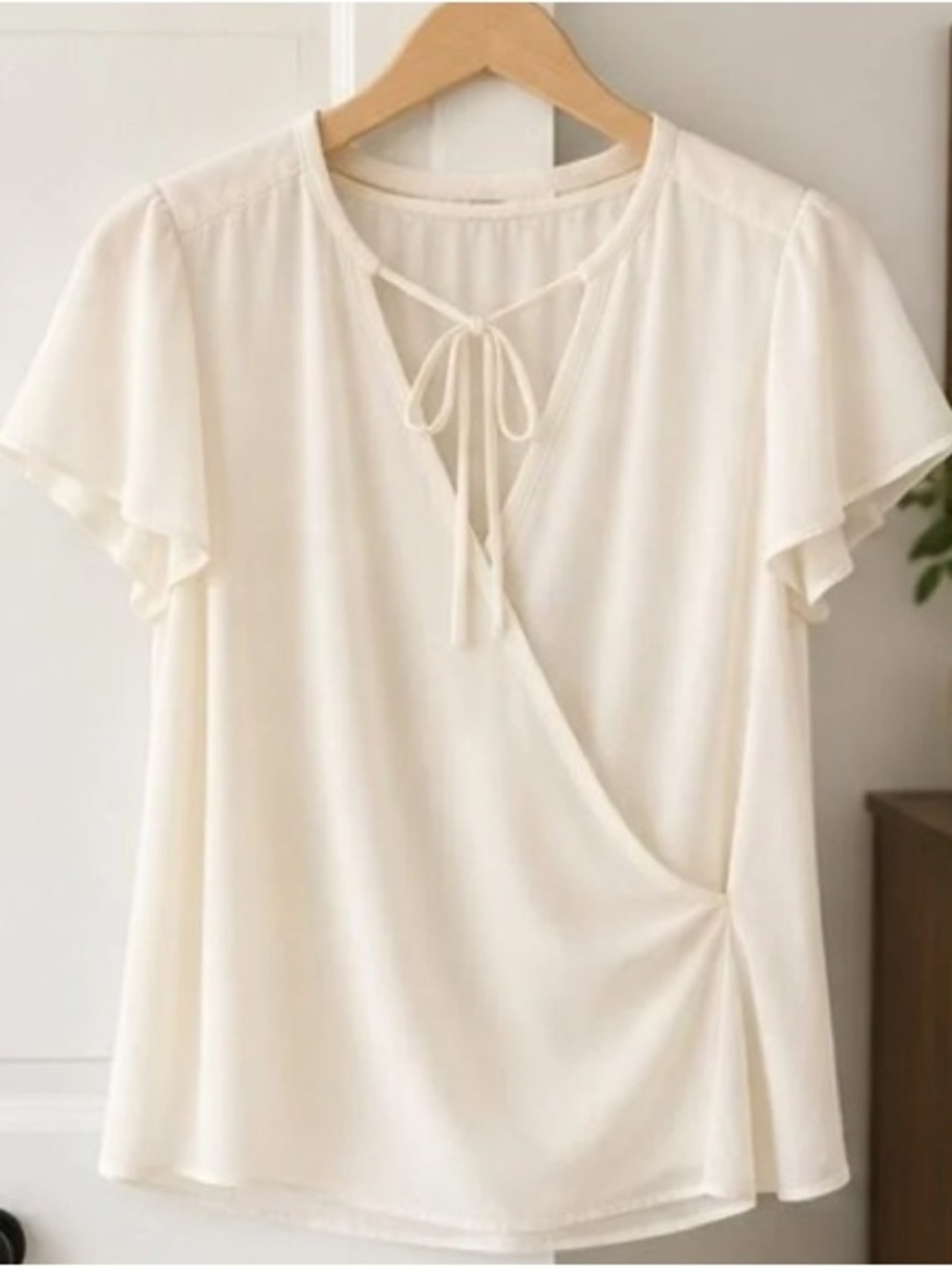 Elegant Cream Tie-Front Flutter Sleeve Top